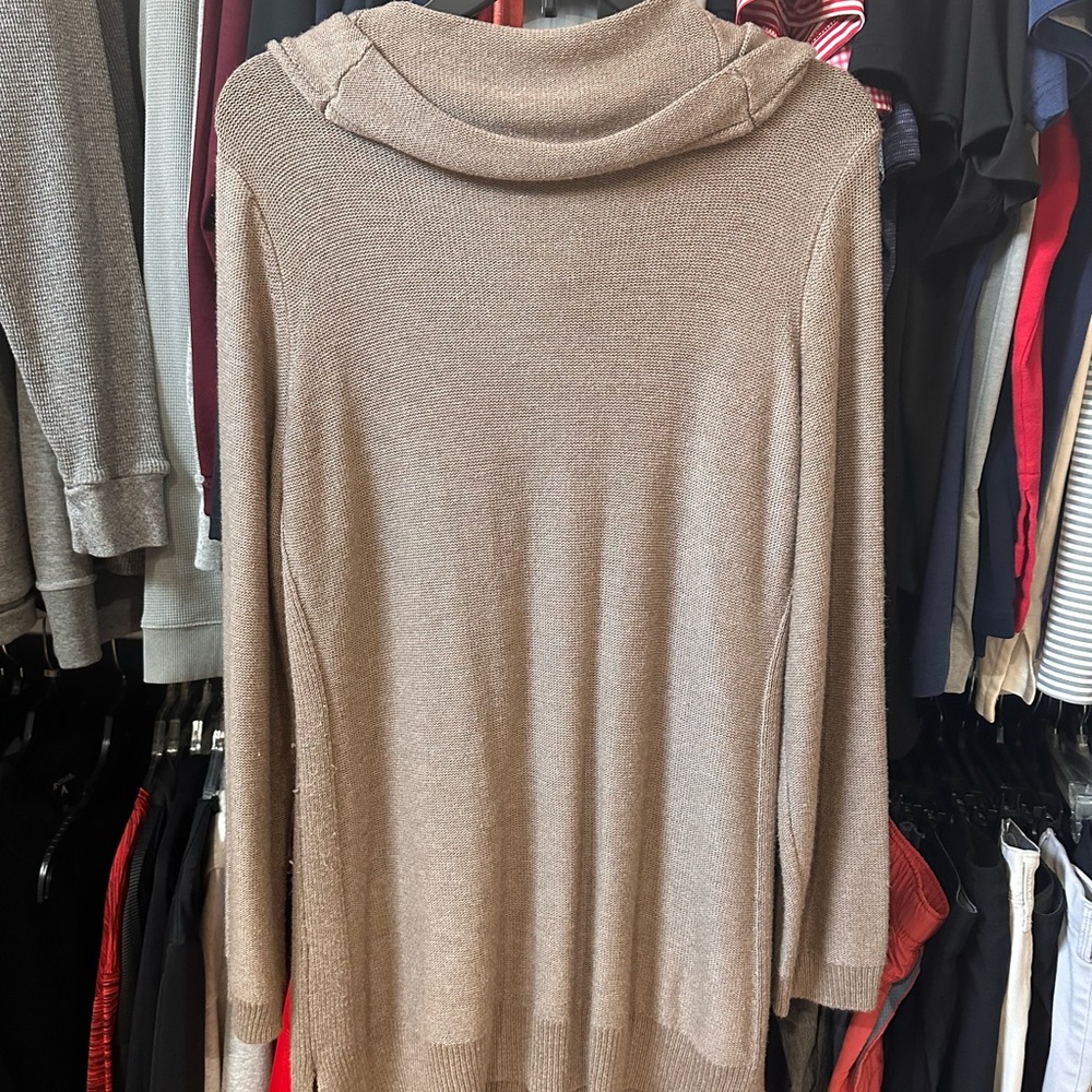 Beautiful sweater. Great with leggings. - Picture 3 of 3
